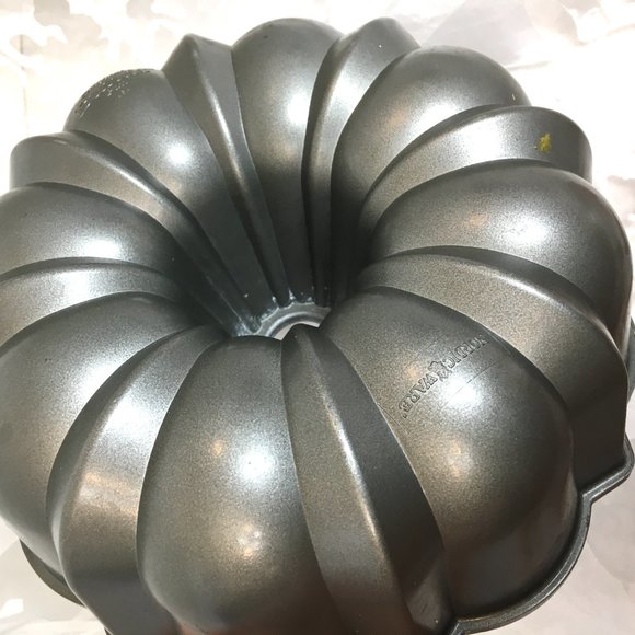NORDIC WARE Fluted Tube Bundt Cake Pan Bakeware EUC - Picture 4 of 10